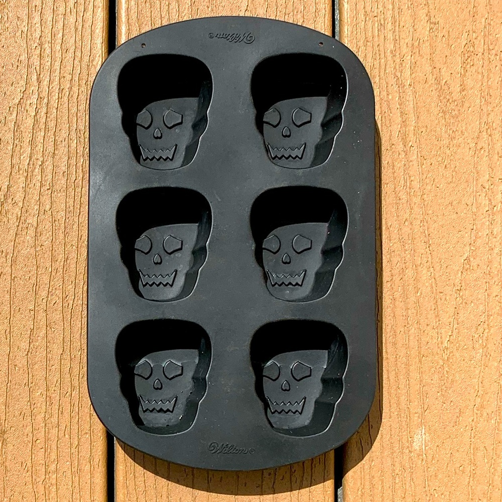 WILTON SILICONE SKULLS MOLD PAN CAKE JELLO SOAP ICE CANDY WILTON #2105-4899